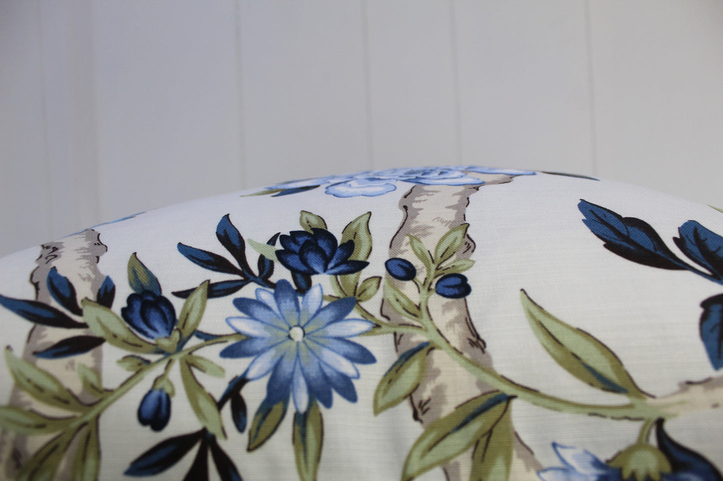 Waverly Mudan Porcelain Blue cushion