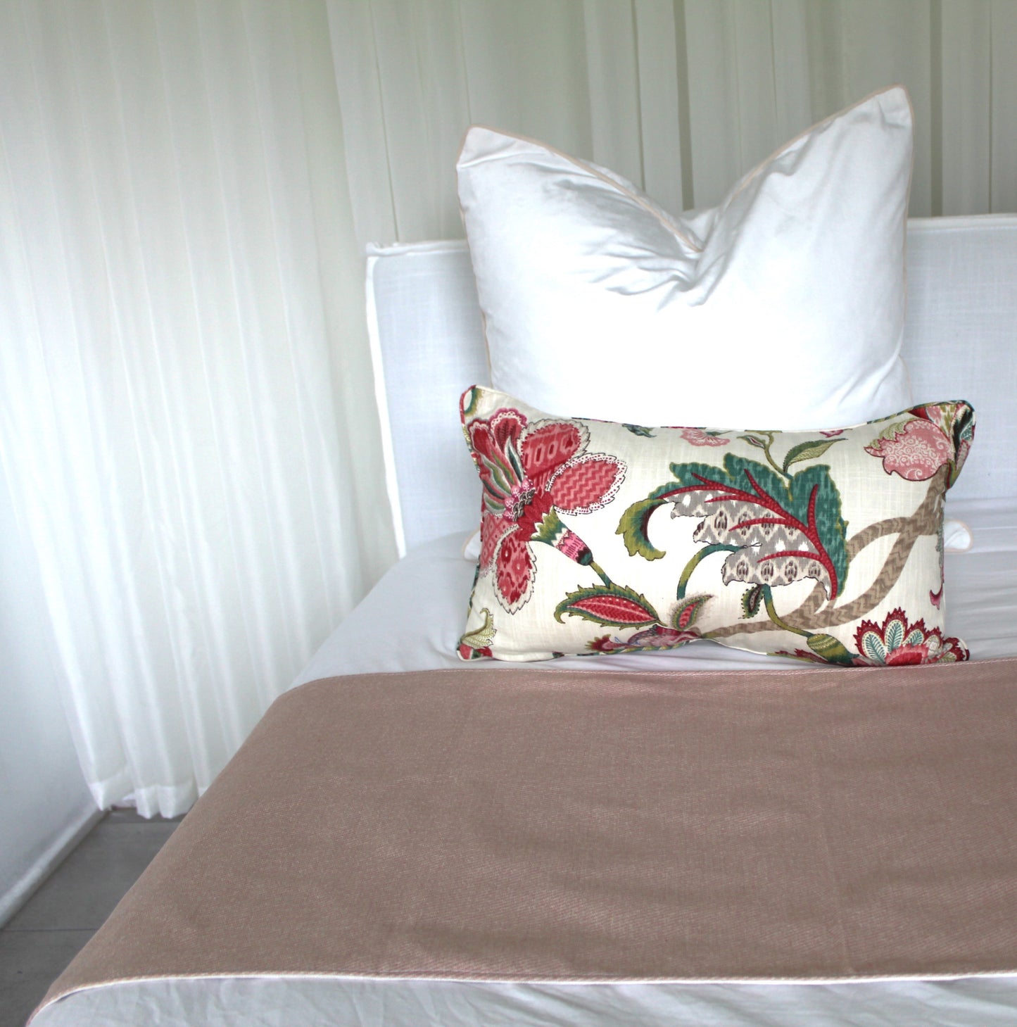 Dusty pink Bed runner