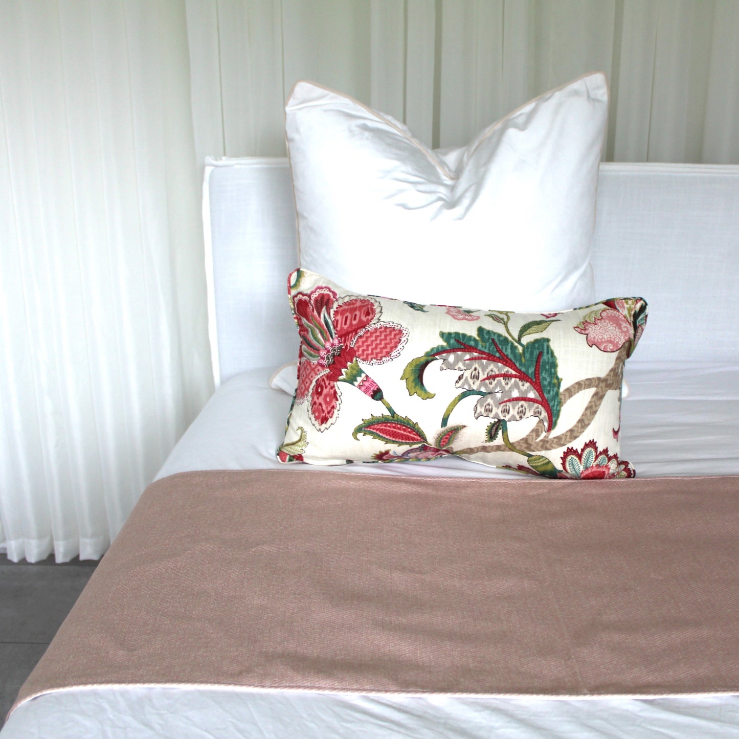 Dusty pink Bed runner