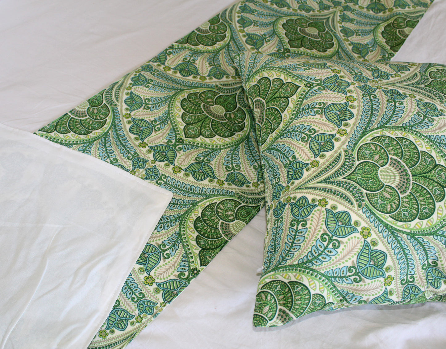 Tommy bahama bed runner + cushion cover. Bed Set